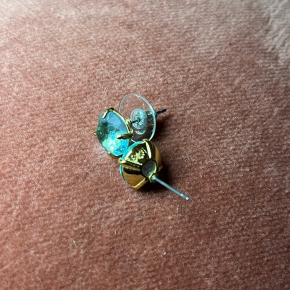 PRICE CUT! CLOSET CLEAR OUT! BEAUTIFUL Swarovski Millenia Square Studs Aqua blue - Picture 8 of 12